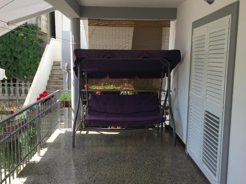 Three-Bedroom Apartment with Terrace and Sea View image 3