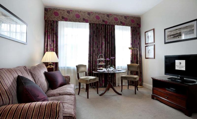 Feature Suite image 4