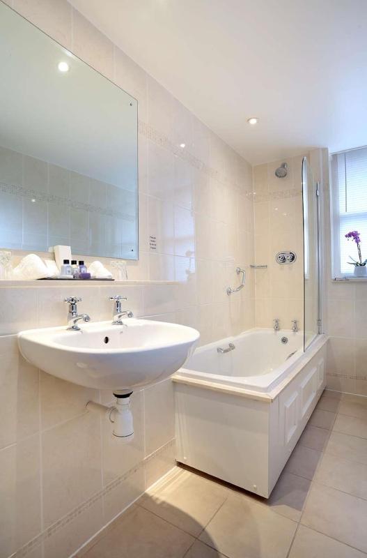 Feature Suite image 3
