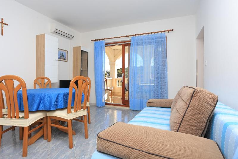 One-Bedroom Apartment with Terrace and Sea View image 1