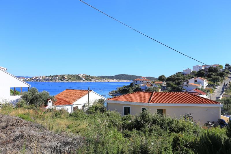 One-Bedroom Apartment with Terrace and Sea View image 3