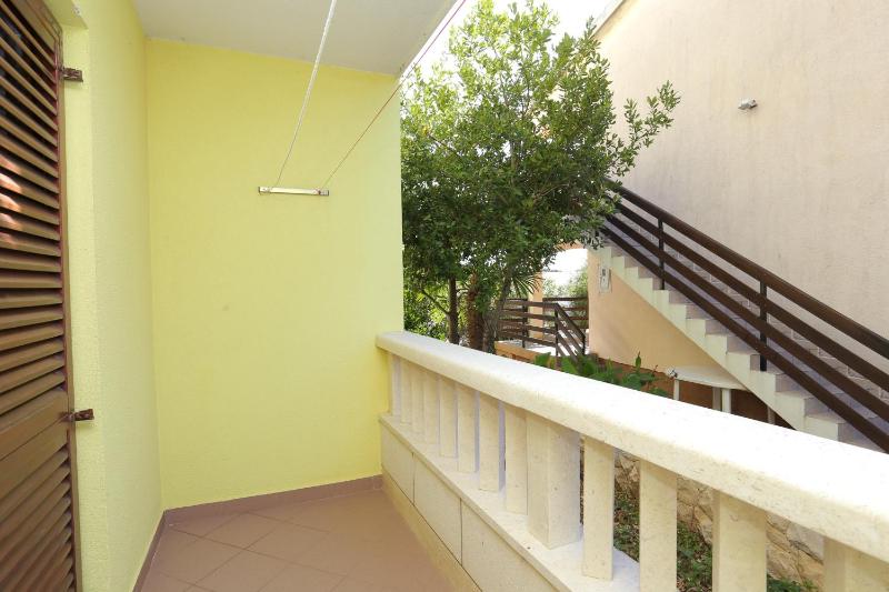 One-Bedroom Apartment with Terrace and Sea View image 4