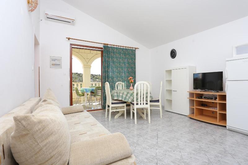 One-Bedroom Apartment with Terrace and Sea View image 1