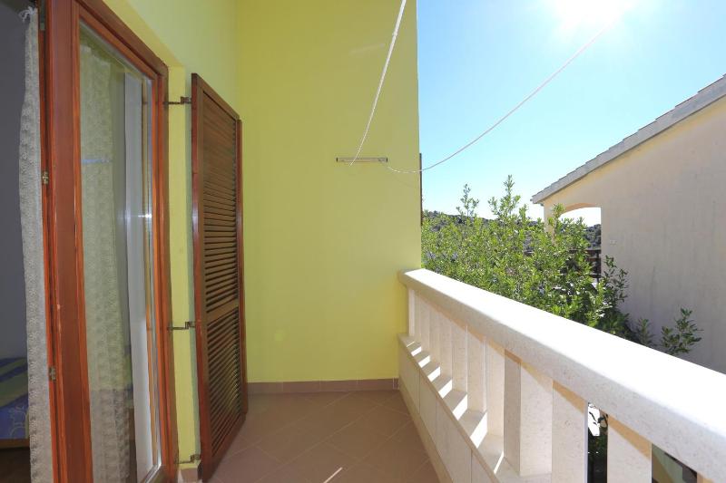 One-Bedroom Apartment with Terrace and Sea View image 4