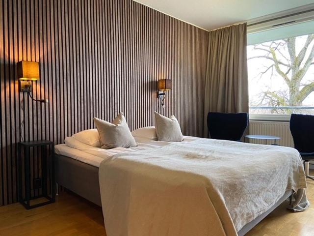 Double or Twin Room with City View image 3