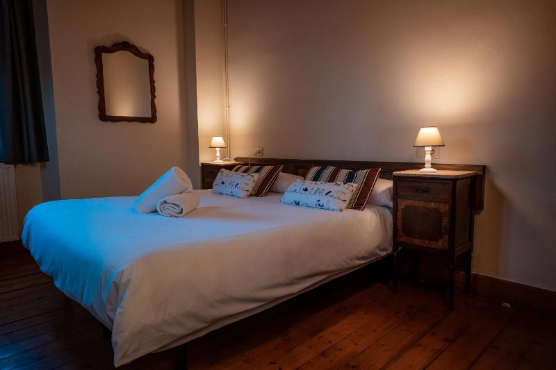 Deluxe Double Room with Bath and Balcony image 3
