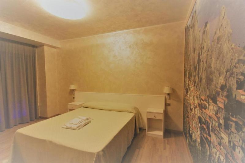 Double or Twin Room image 3