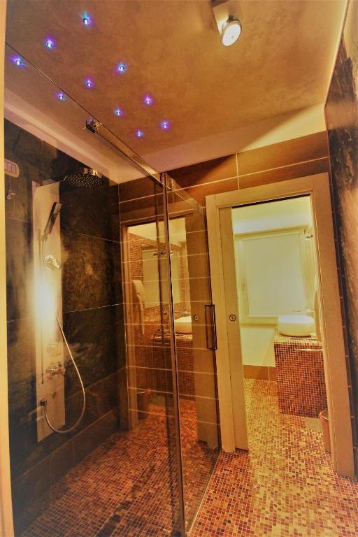 Suite with Balcony image 1