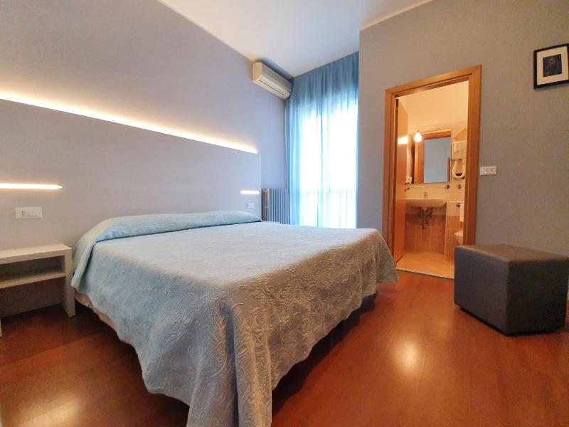 Triple Room with Private Bathroom image 2