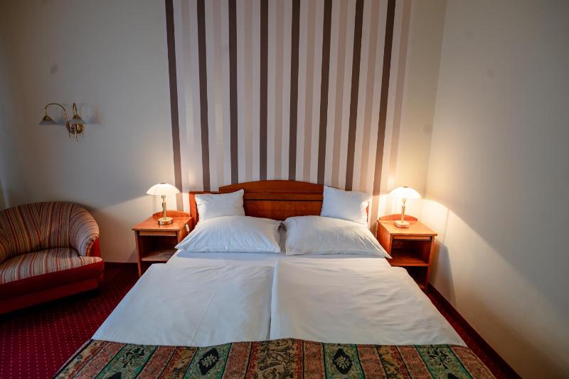 Standard Queen Room image 2