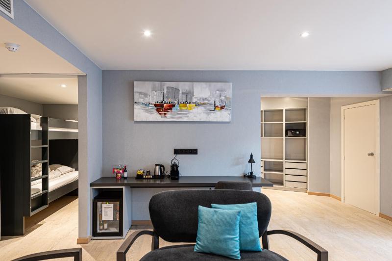 Superior Family Room - No Sea View image 4
