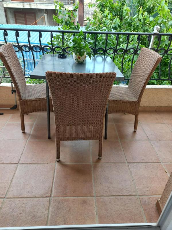 Studio with Balcony image 4