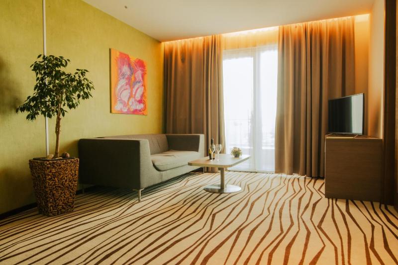 Executive Suite image 4