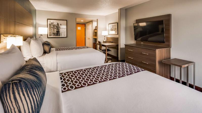 Queen Room with Two Queen Beds - Disability Access image 4