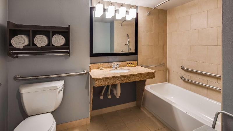 Queen Room with Two Queen Beds - Disability Access image 2