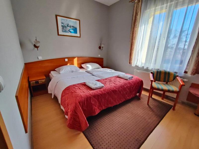 Standard Double Room image 2