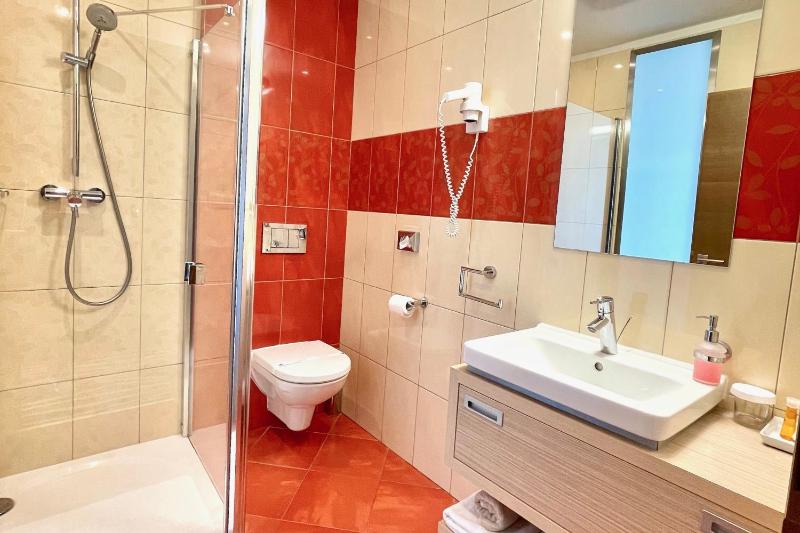 Double or Twin Room image 2