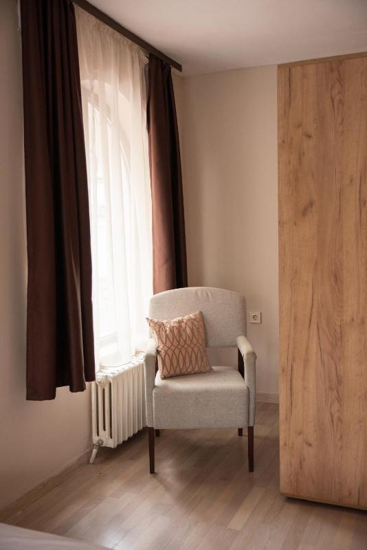 Deluxe Family Room image 3