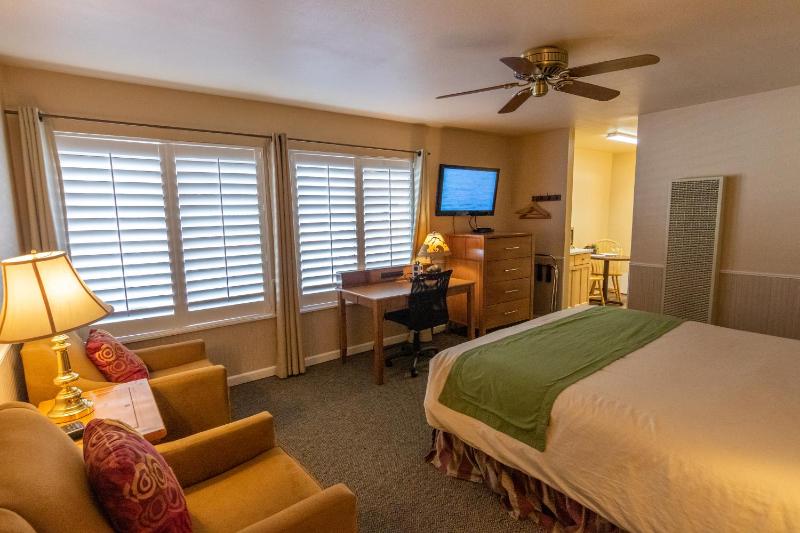 King Room image 3