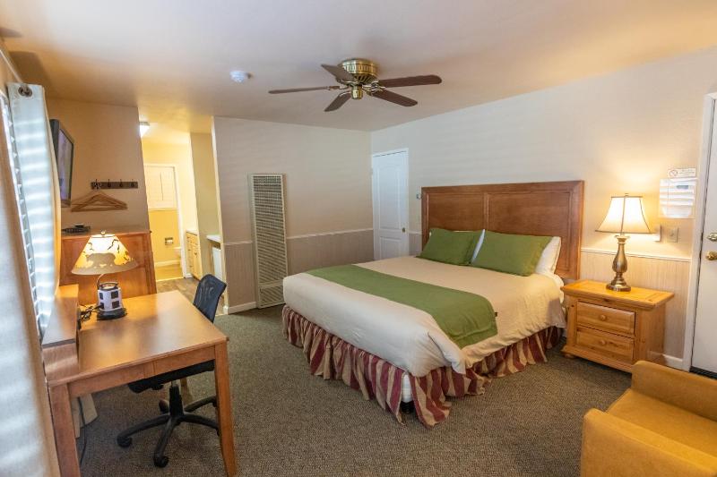 King Room image 4