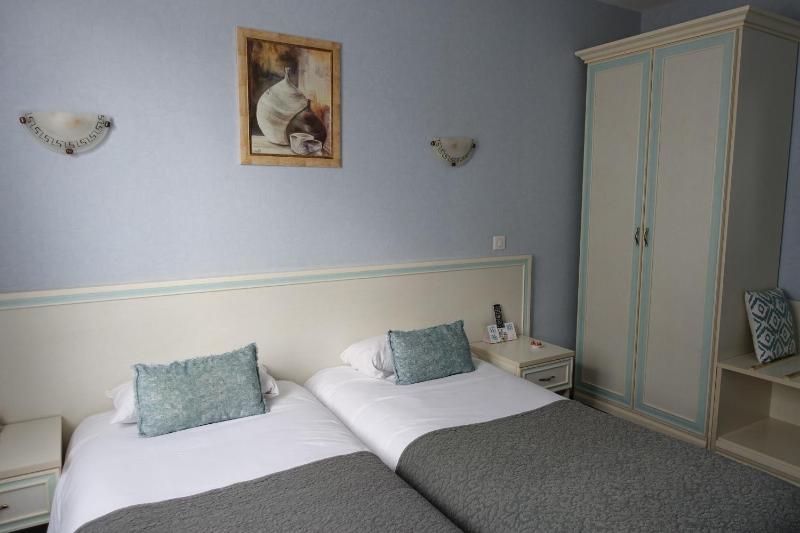 Double or Twin Room image 3