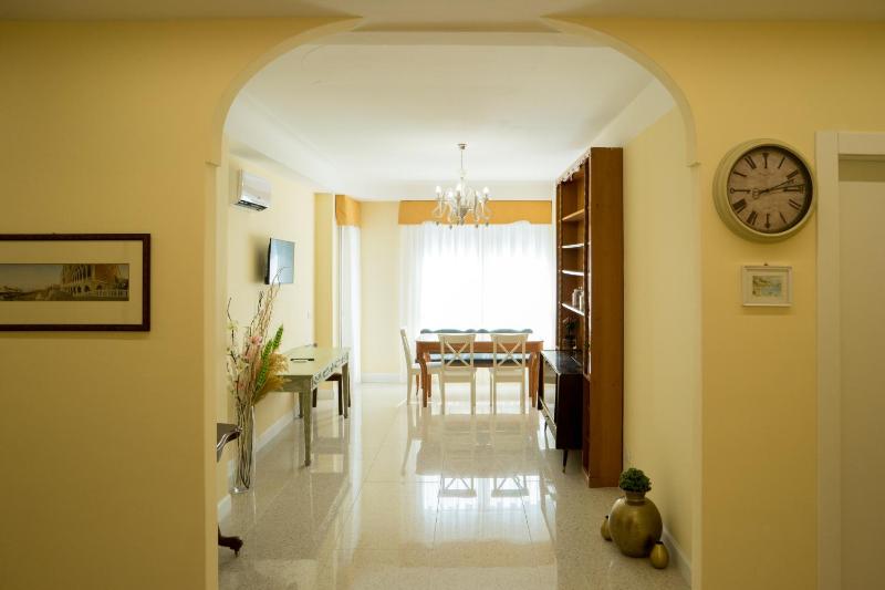 Guest House Train Station Venice - Atika & Atif - image 27