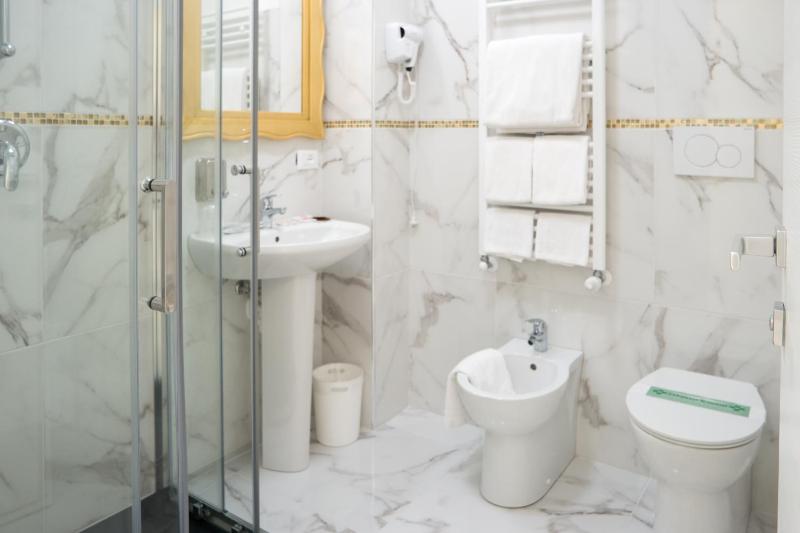 Deluxe Triple Room image 3