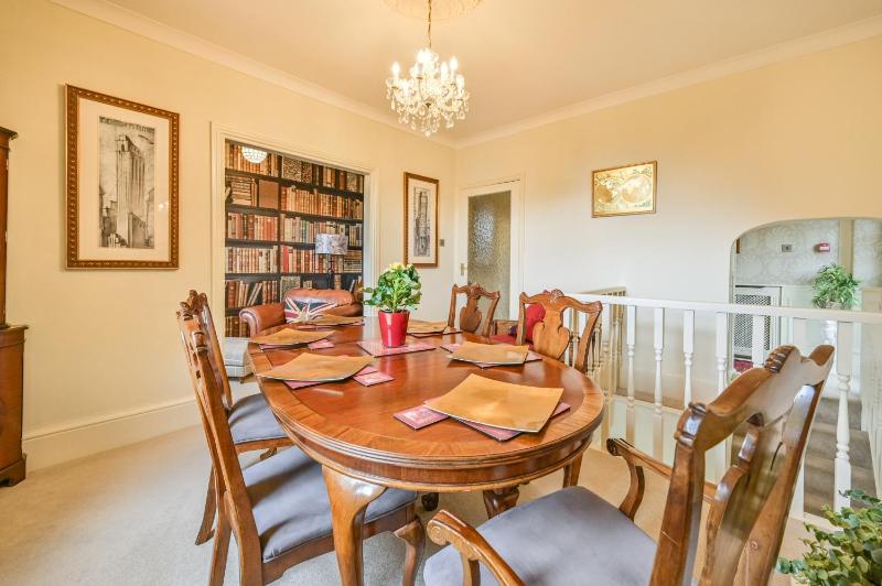 The Town House at Muntham- Luxury Holiday Home with Hot Tub - image 27