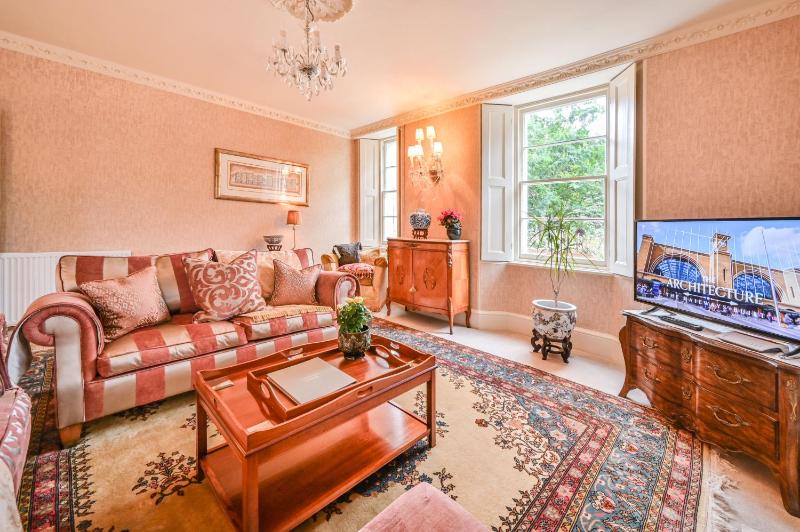 The Town House at Muntham- Luxury Holiday Home with Hot Tub - image 40