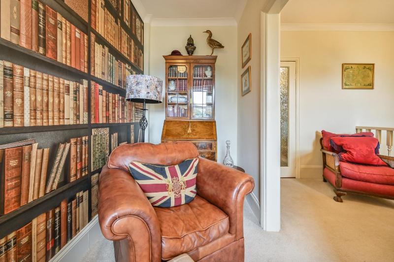 The Town House at Muntham- Luxury Holiday Home with Hot Tub - image 15