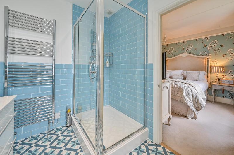The Town House at Muntham- Luxury Holiday Home with Hot Tub - image 42