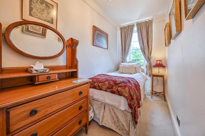 The Town House at Muntham- Luxury Holiday Home with Hot Tub - image 7