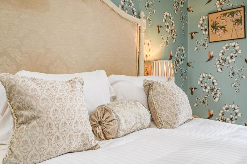 The Town House at Muntham- Luxury Holiday Home with Hot Tub - image 39