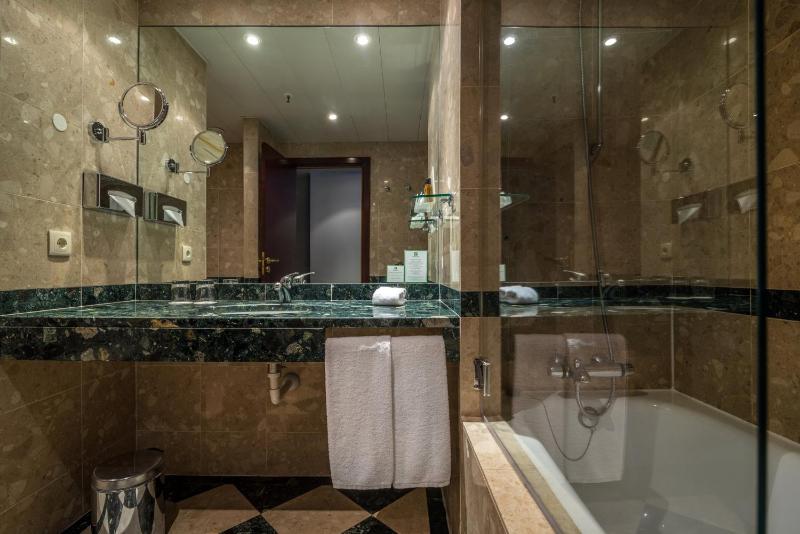 Standard Room image 4