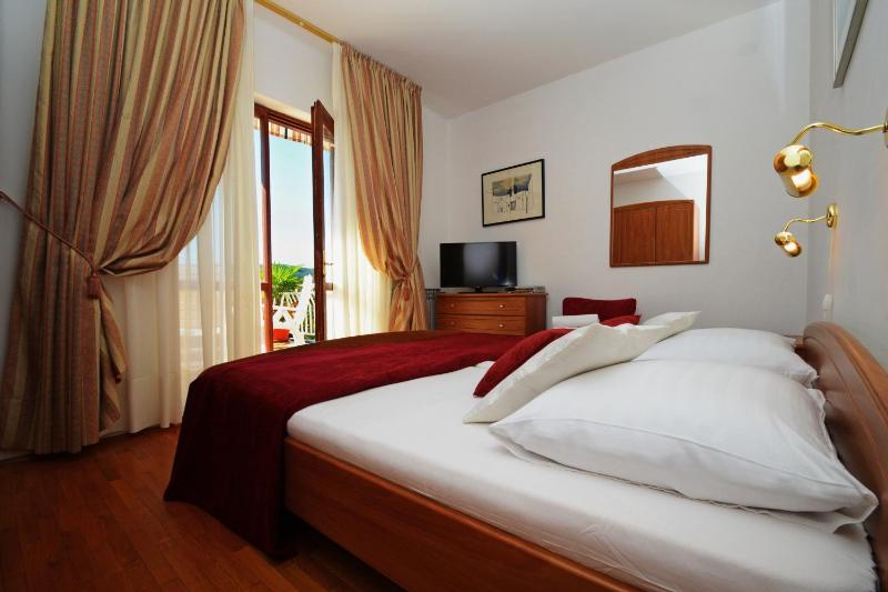 Two-Bedroom Apartment with Terrace and Sea View image 1
