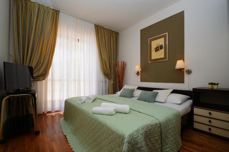 Two-Bedroom Apartment with Terrace and Sea View image 1