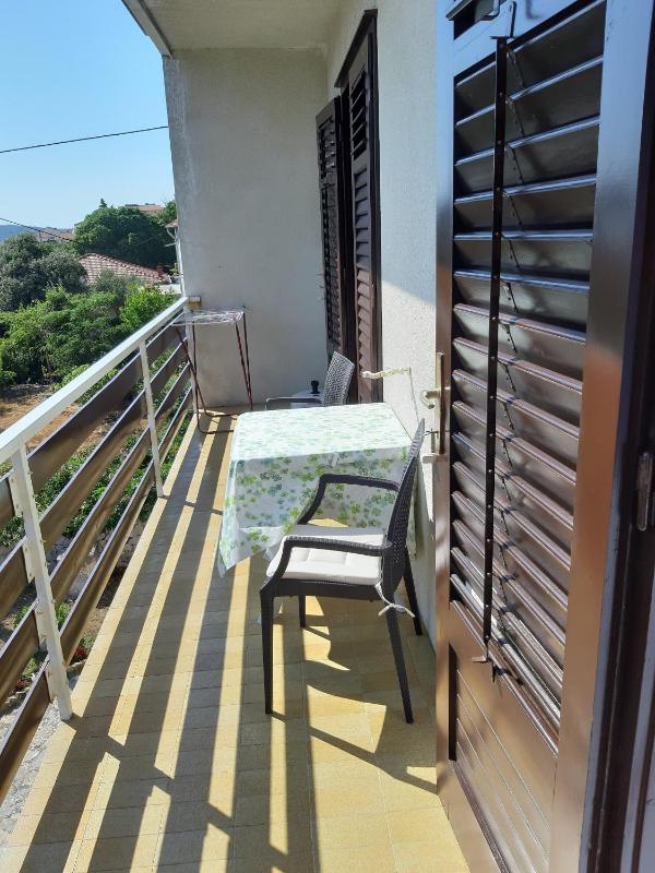 One-Bedroom Apartment with Balcony and Sea View image 3