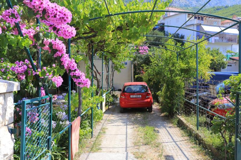 Apartments by the sea Sumpetar Omis - 17810 - image 6