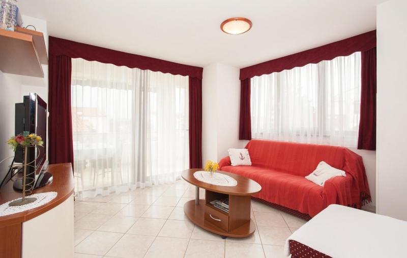 One-Bedroom Apartment with Terrace and Sea View image 1
