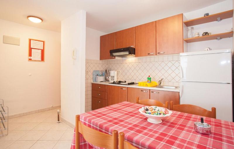 One-Bedroom Apartment with Terrace and Sea View image 4
