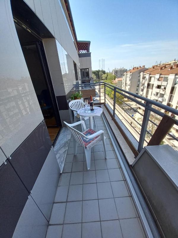 One-Bedroom Apartment with Balcony image 3
