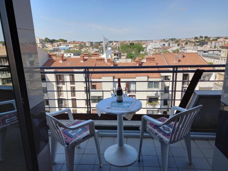 One-Bedroom Apartment with Balcony image 2