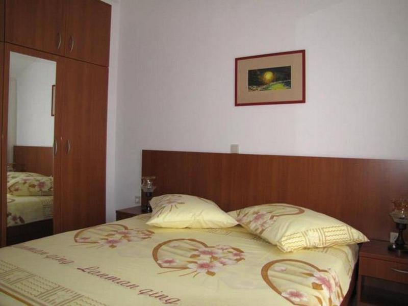 One-Bedroom Apartment with Terrace and Sea View image 1