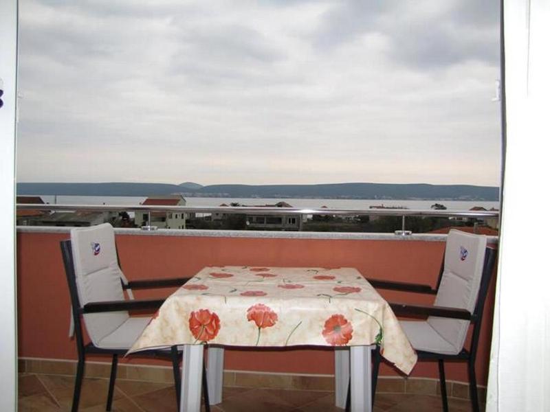 One-Bedroom Apartment with Terrace and Sea View image 3