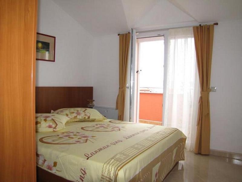 One-Bedroom Apartment with Terrace and Sea View image 1