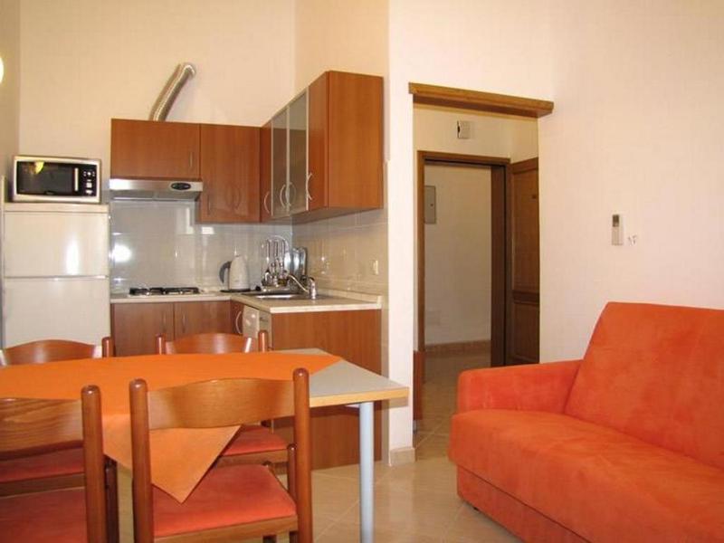 One-Bedroom Apartment with Terrace and Sea View image 3