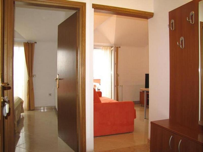 One-Bedroom Apartment with Terrace and Sea View image 2