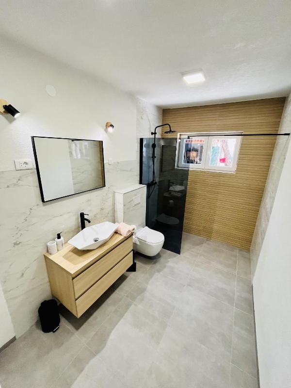 Apartments and rooms with parking space Makarska - 18028 - image 15