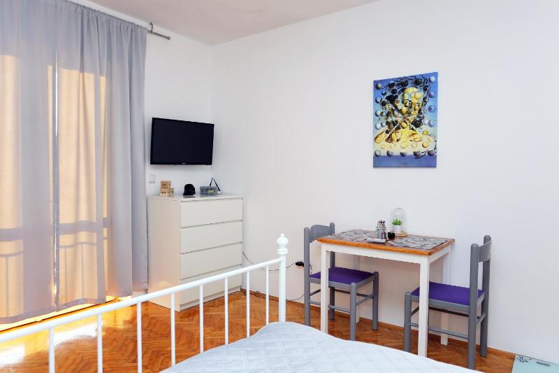 Apartments and rooms with parking space Makarska - 18028 - image 8