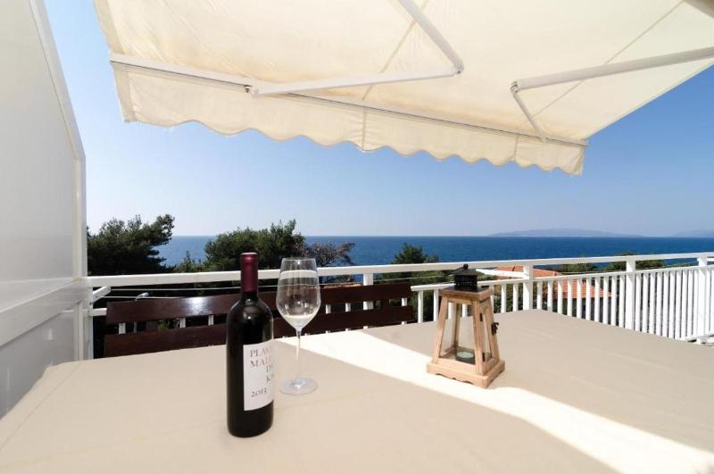 Two-Bedroom Apartment with Terrace and Sea View image 2